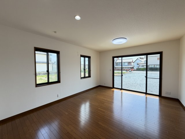 【居間・リビング】 | 伊勢崎市境島村　中古戸建