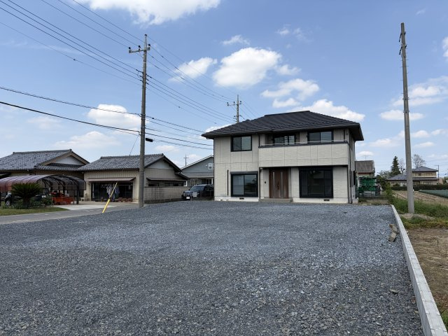 【外観】 | 伊勢崎市境島村　中古戸建 | 駐車場