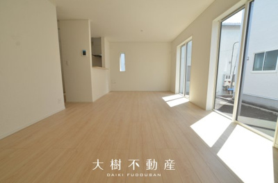 【居間・リビング】 | 綾瀬市早川 新築戸建て 全6棟【仲介手数料無料】 | □■当社なら諸費用を最大限削減できます■□
