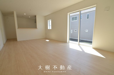 【居間・リビング】 | 綾瀬市早川 新築戸建て 全6棟【仲介手数料無料】 | □■当社なら諸費用を最大限削減できます■□