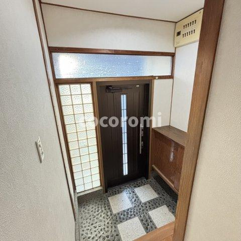 宮之下町貸家の玄関