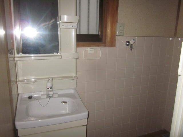 萱島信和町戸建の洗面所