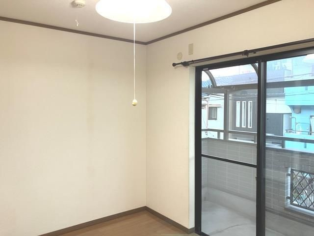 南野口町戸建の洋室