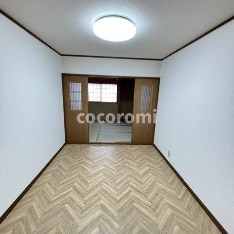 寝屋南2丁目戸建の洋室