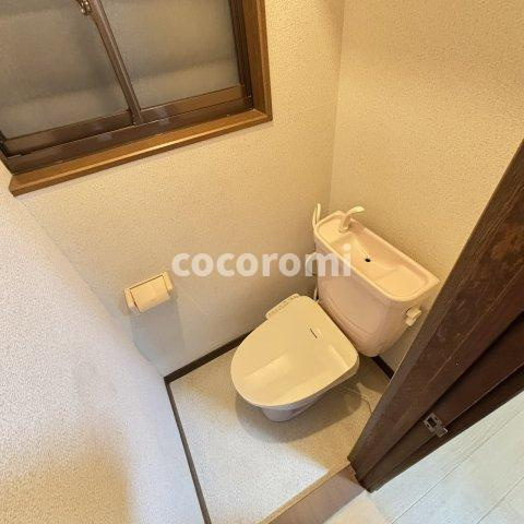 寝屋南2丁目戸建のトイレ