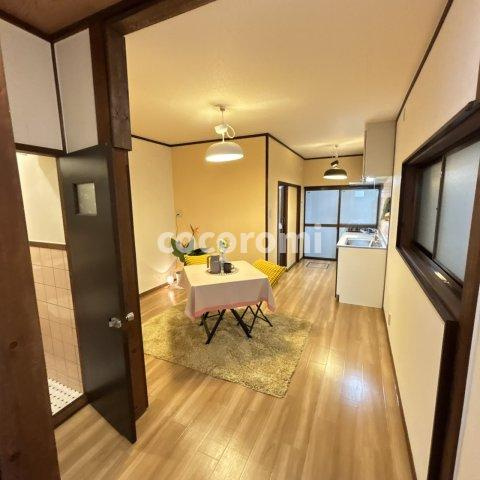 津田東町１丁目戸建の居間・リビング