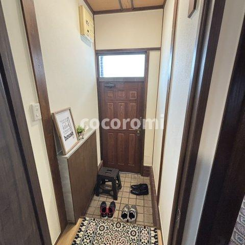 津田東町１丁目戸建の玄関