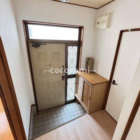 香里園東之町車庫付貸家の玄関