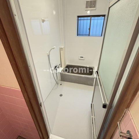 香里園東之町車庫付貸家の洋室