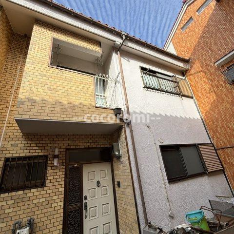 香里園東之町車庫付貸家の外観