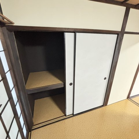 南中振戸建ての収納