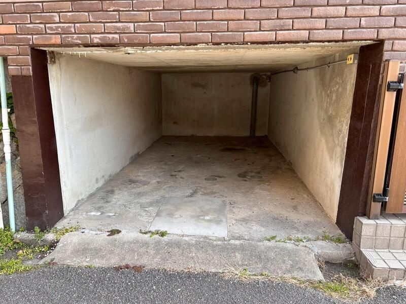 松ヶ丘町戸建の駐車場