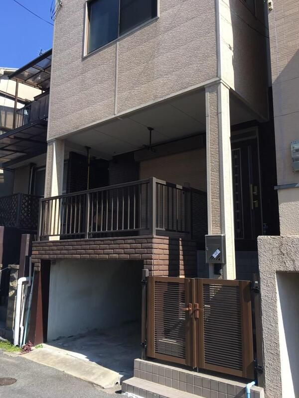 松ヶ丘町戸建のエントランス