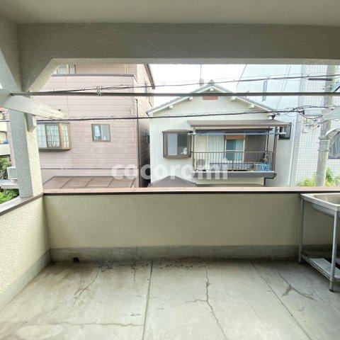 田井町貸家のバルコニー