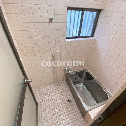 田井町貸家の浴室