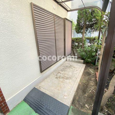 田井町貸家の庭