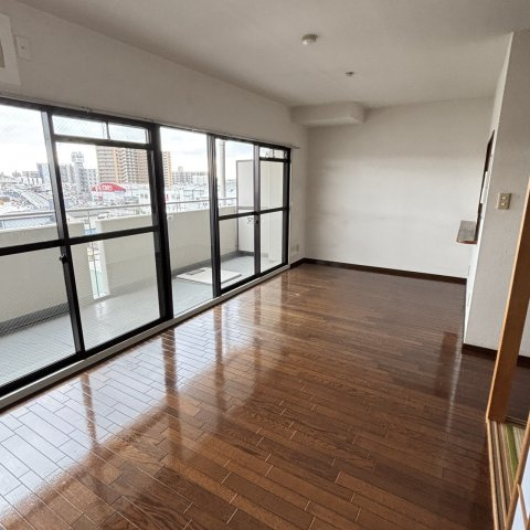 メロデイハイム枚方公園の居間・リビング