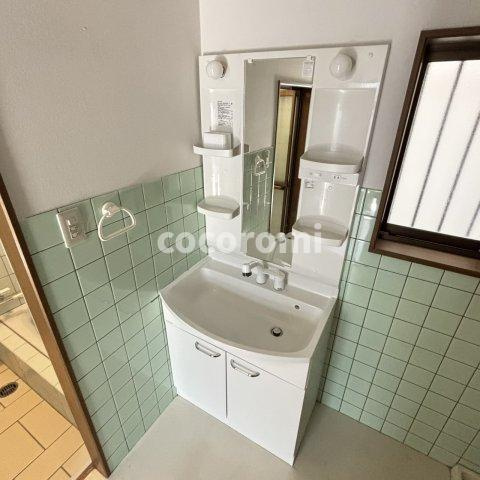 四条畷市二丁通戸建の洗面所