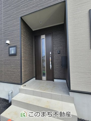 【エントランス】 | CRADLE GARDEN栃木市薗部町　第13　1 | 雨の日のご帰宅も安心の玄関ポーチ♪
