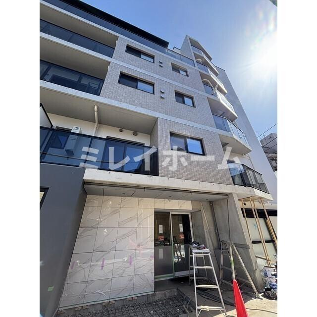 プラネソシエプラス旗の台の外観