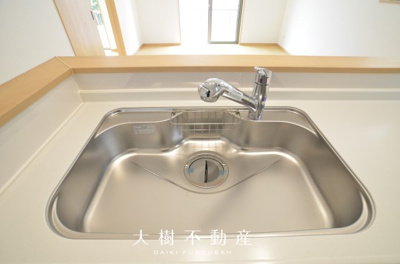 【キッチン】 | 綾瀬市小園南2丁目 新築戸建て 全2棟【仲介手数料無料】