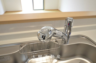 【キッチン】 | 綾瀬市小園南2丁目 新築戸建て 全2棟【仲介手数料無料】