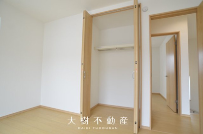 【洋室】 | 綾瀬市小園南2丁目 新築戸建て 全2棟【仲介手数料無料】 | 2階　洋室2（7.0帖）クローゼット