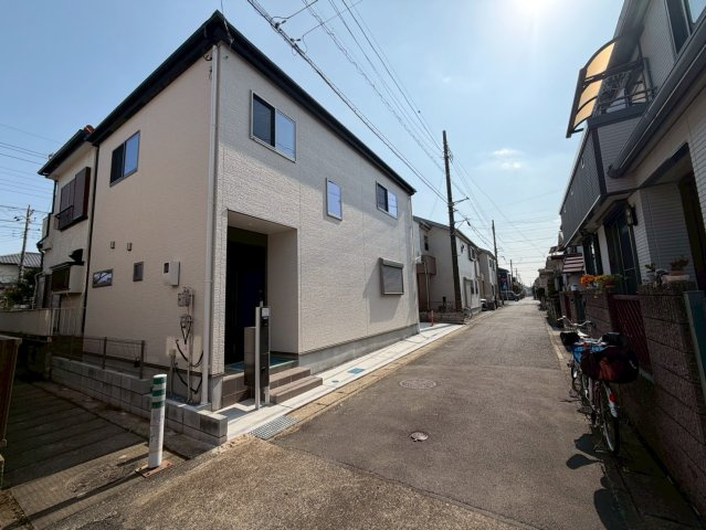 越谷市大沢新築戸建ての前面道路含む現地写真