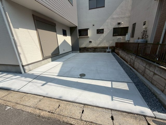 越谷市大沢新築戸建ての駐車場