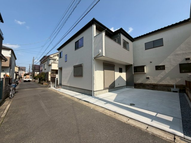 越谷市大沢新築戸建ての前面道路含む現地写真