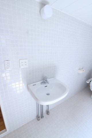 星陵台６丁目戸建の洗面所