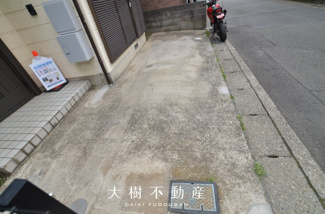 【駐車場】