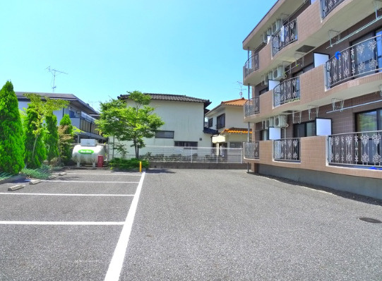 グリーンマンション雅B　の駐車場