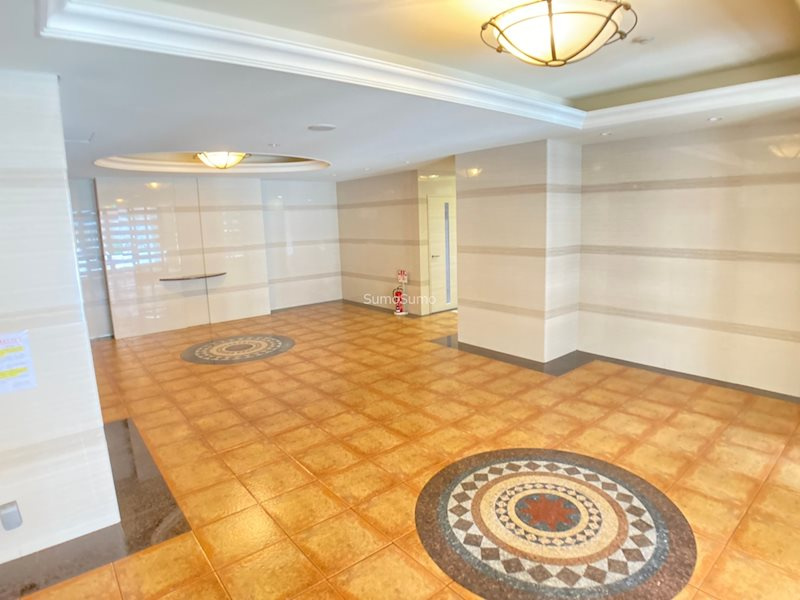 LUXE難波EASTのロビー|建物の内部です
