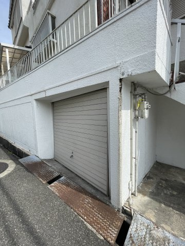 緑が丘1丁目貸家の駐車場