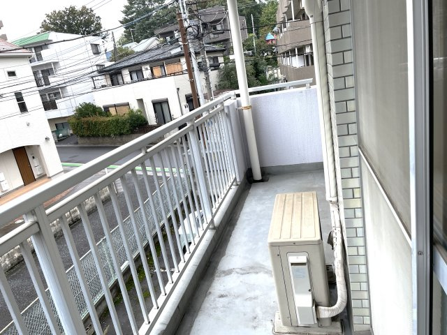 さいたま市桜区西堀２丁目の賃貸マンションのバルコニー|暖かな日差しのふりそそぐバルコニー