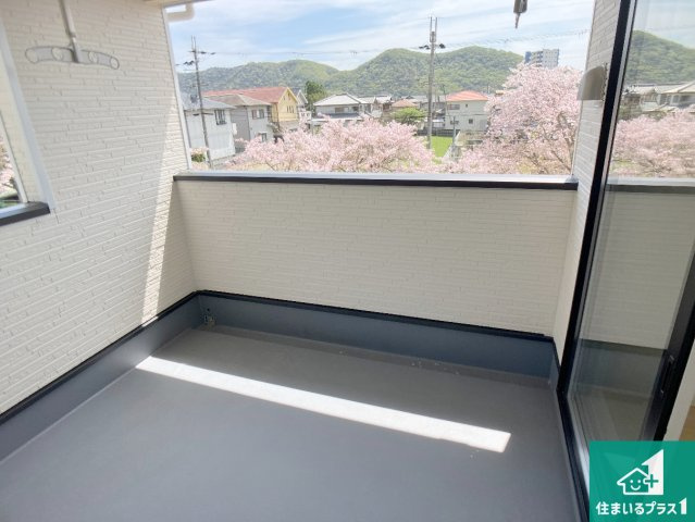 赤穂市北野中　第4-1期　新築一戸建てのバルコニー|ワイドバルコニーは洗濯物を干すスペースが広いのでご家族が多くても安心！