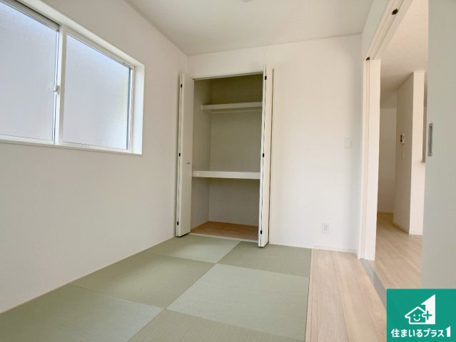 赤穂市北野中　第41期　新築一戸建ての和室|一室あると便利な和室は客間としてだけでなく、小さなお子様のプレイルームや食後のくつろぎスペースとしてもご利用いただけます。収納もついていますので大活躍間違いなし！