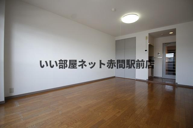 グランブルーアクアの洋室|落ち着いた色調の洋室です