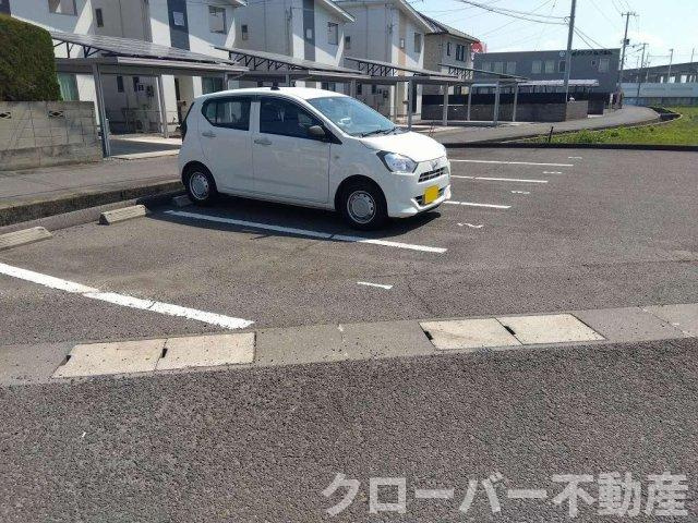 レオパレスソレーユの駐車場