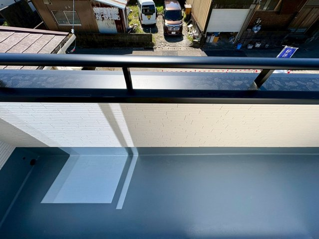 土佐市高岡町甲4期2号棟　新築建売のバルコニー|ゆったり使えるワイドバルコニー。洗濯物や布団もたっぷり干せます