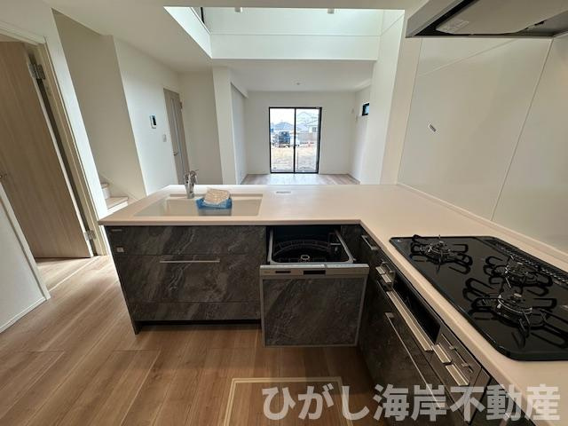 藤沢市城南５丁目　新築戸建　全16棟のキッチン|食洗機付システムキッチン