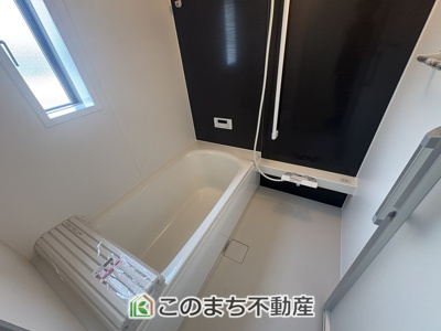 【浴室】 | CRADLE GARDEN栃木市河合町　第1　1 | お風呂は足を延ばしてゆったり入浴できる広々1坪タイプ☆

ばして入浴できる広々とした1坪タイプのお風呂☆



