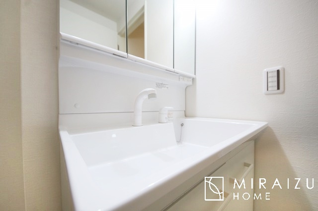 【その他】 | 収納力も自慢です。お洋服がお好きなお客様も多いですよね、衣替えをしなくてもお洋服をしまっておけそうなくらいの広さですね！