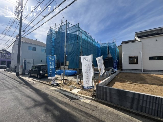 【外観】 | 青く澄み渡った綺麗な空と、陽の光をたっぷりと受ける、そんな新築住宅で新生活をスタートしてみませんか？見学・ご相談等、ミライズホーム(株)までお気軽にご連絡下さい。