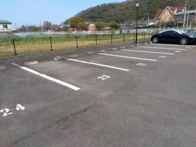 レオパレスソレーユⅡの駐車場