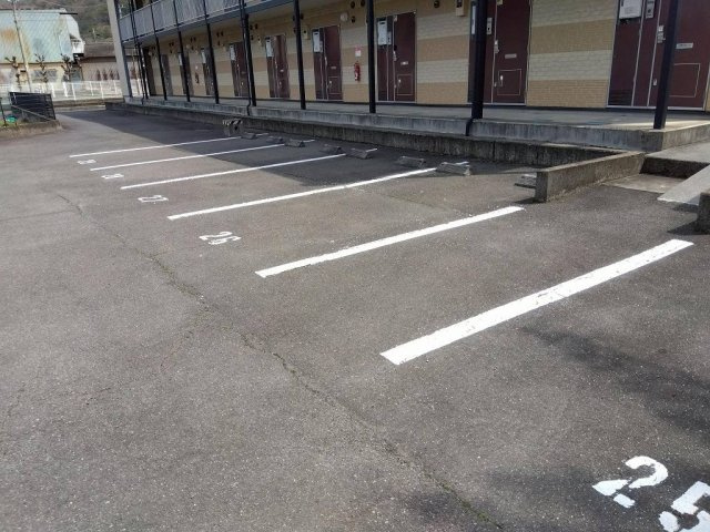 レオパレスソレーユⅡの駐車場