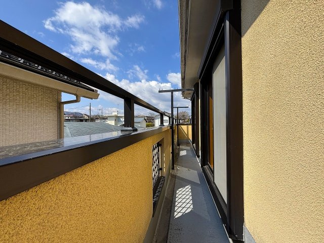 【バルコニー】 | 〇●秦野市平沢 中古戸建●〇 | お洗濯物、お布団がたくさん干せるL字バルコニー