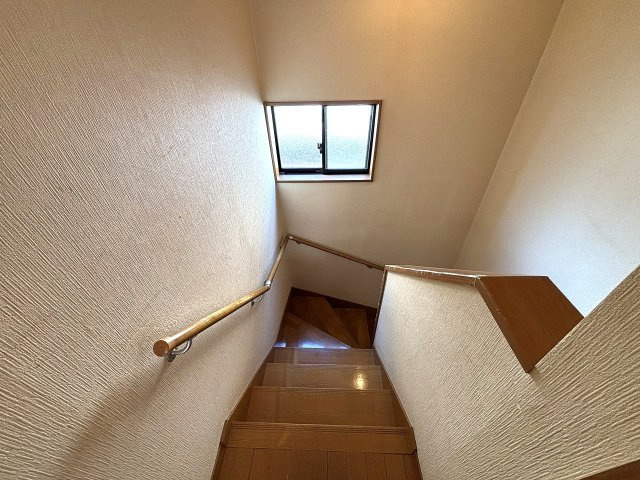 【内装】 | 〇●秦野市平沢 中古戸建●〇 | 手すり付きの階段