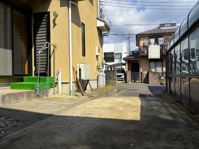【駐車場】 | 〇●秦野市平沢 中古戸建●〇 | キッチンから勝手口を使って外に出られるので便利です。